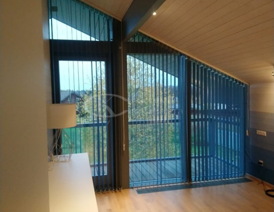 Портфолио жалюзи на треугольные окна